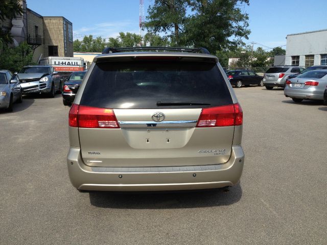 2005 Toyota Sienna Eddie Bauer 4x4