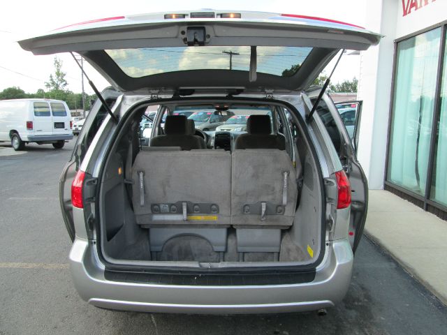 2006 Toyota Sienna 35TH Anniversary AWD