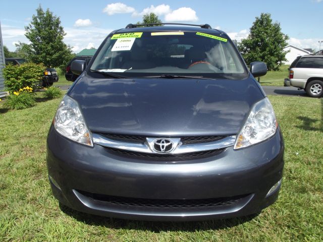 2006 Toyota Sienna 2dr Cpe E350 RWD