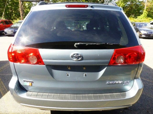 2006 Toyota Sienna FX35 AWD