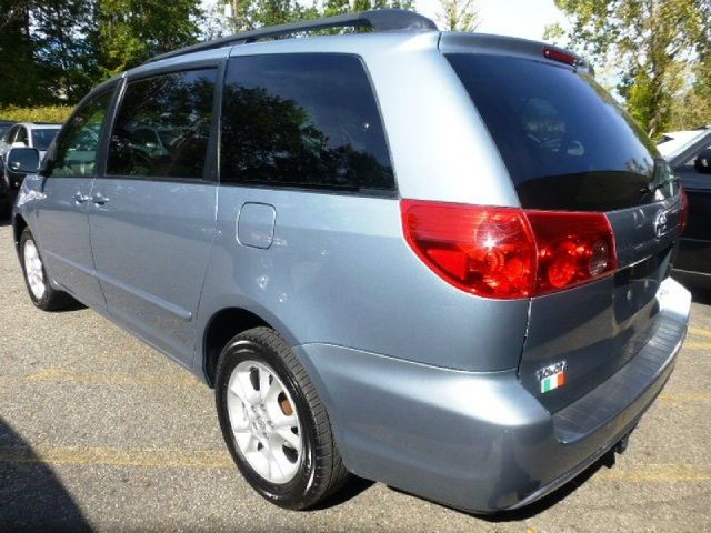 2006 Toyota Sienna FX35 AWD