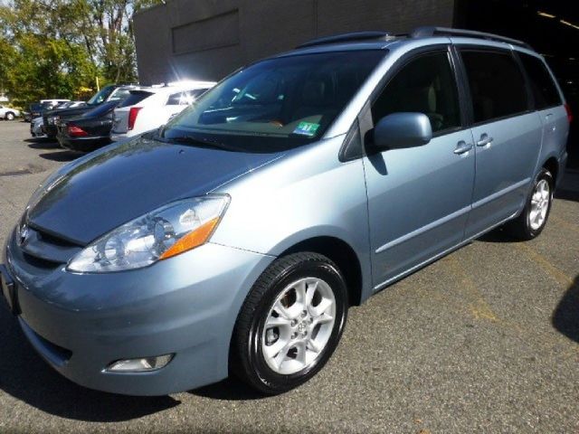 2006 Toyota Sienna FX35 AWD