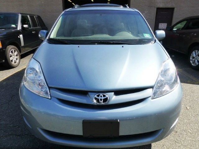 2006 Toyota Sienna FX35 AWD
