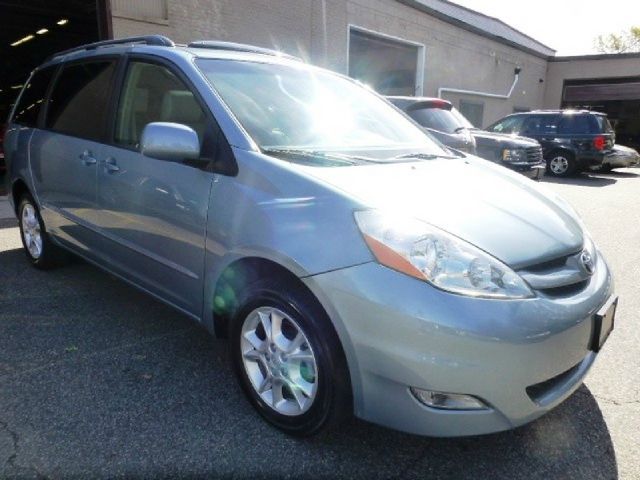 2006 Toyota Sienna FX35 AWD