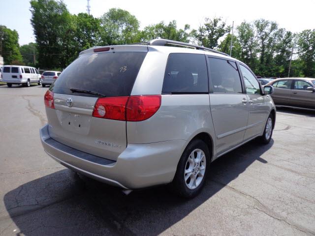 2006 Toyota Sienna FX35 AWD
