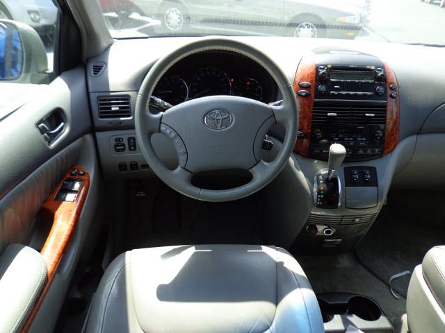 2006 Toyota Sienna FX35 AWD