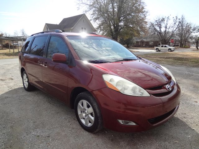 2006 Toyota Sienna SEL Sport Utility 4D