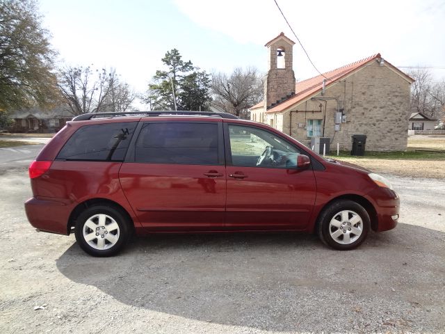 2006 Toyota Sienna SEL Sport Utility 4D