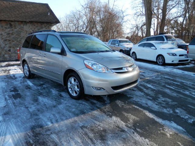 2006 Toyota Sienna Eddie Bauer 4x4