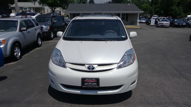 2006 Toyota Sienna SEL Sport Utility 4D