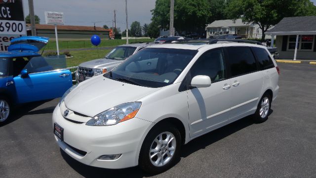 2006 Toyota Sienna SEL Sport Utility 4D