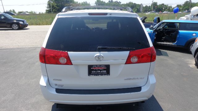 2006 Toyota Sienna SEL Sport Utility 4D