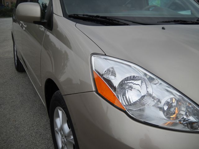 2006 Toyota Sienna SEL Sport Utility 4D