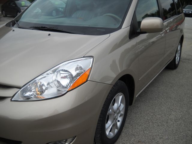 2006 Toyota Sienna SEL Sport Utility 4D