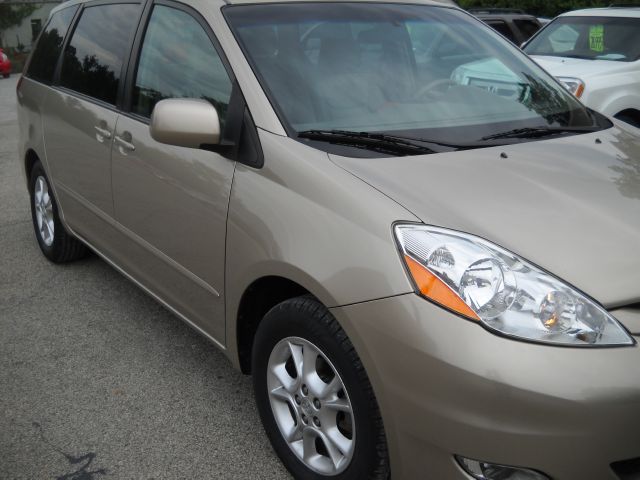 2006 Toyota Sienna SEL Sport Utility 4D