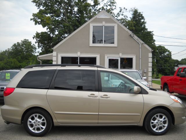 2006 Toyota Sienna SEL Sport Utility 4D