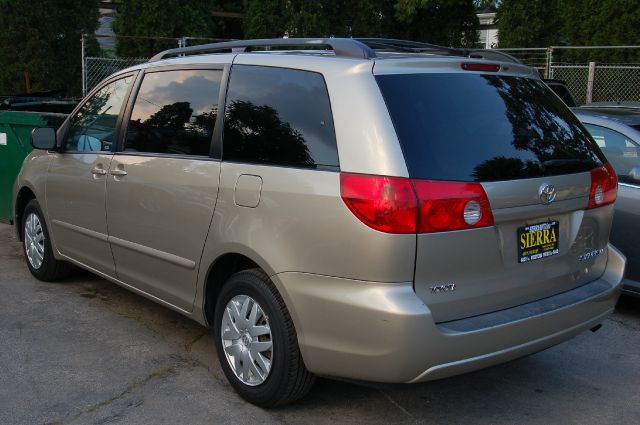 2006 Toyota Sienna 750i TRUE Sport