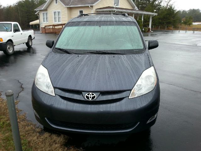 2006 Toyota Sienna SEL Sport Utility 4D