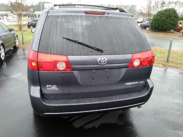 2006 Toyota Sienna SEL Sport Utility 4D