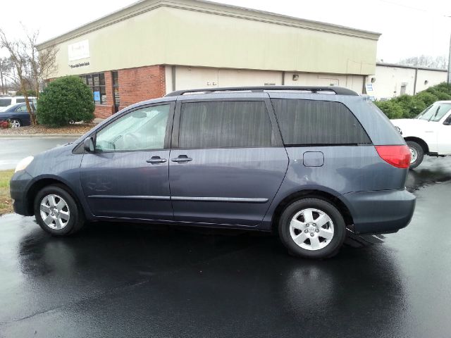 2006 Toyota Sienna SEL Sport Utility 4D