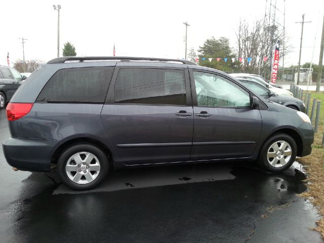 2006 Toyota Sienna SEL Sport Utility 4D