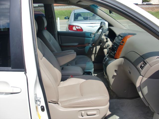 2006 Toyota Sienna SEL Sport Utility 4D