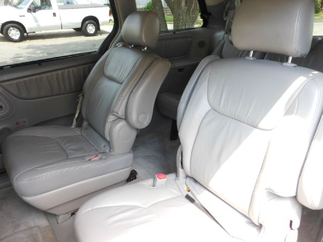 2006 Toyota Sienna SEL Sport Utility 4D