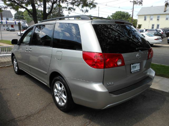 2006 Toyota Sienna SEL Sport Utility 4D