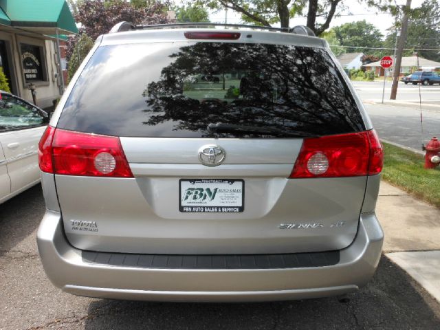2006 Toyota Sienna SEL Sport Utility 4D