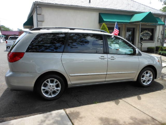 2006 Toyota Sienna SEL Sport Utility 4D