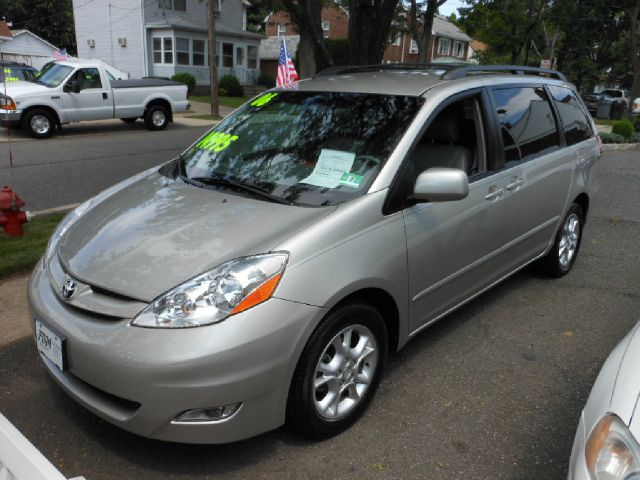 2006 Toyota Sienna SEL Sport Utility 4D
