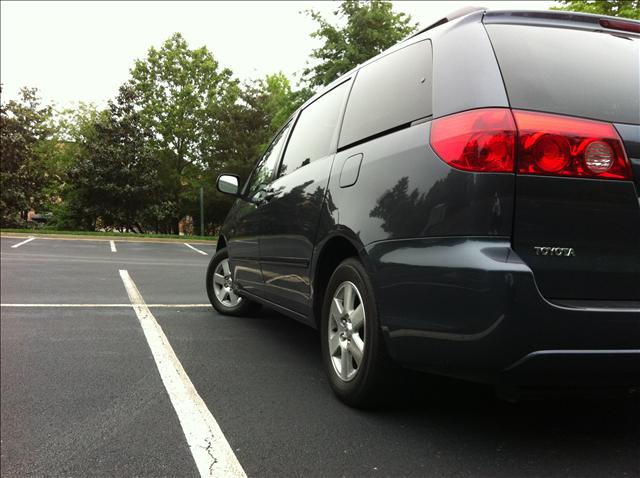 2006 Toyota Sienna SEL Sport Utility 4D