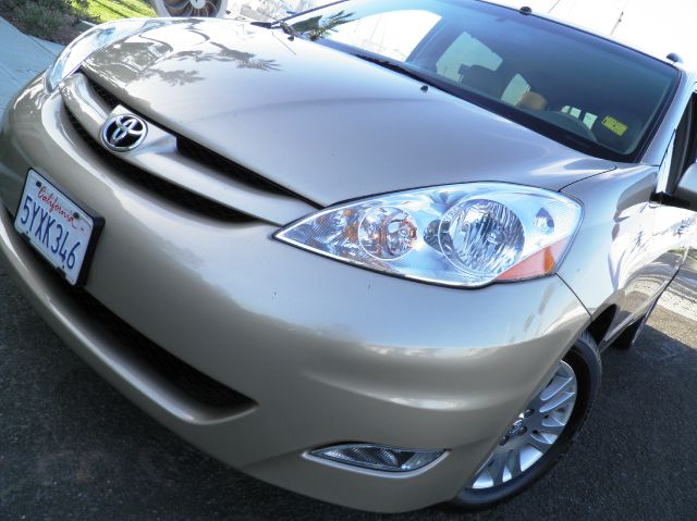 2007 Toyota Sienna SE MUST Seelooks Greatgas Saver Sedan