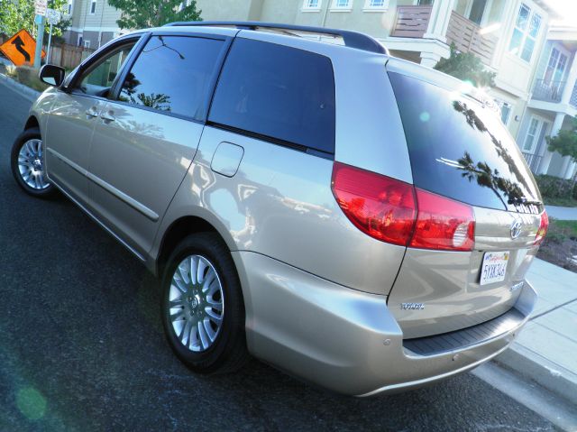 2007 Toyota Sienna SE MUST Seelooks Greatgas Saver Sedan