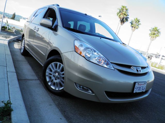 2007 Toyota Sienna SE MUST Seelooks Greatgas Saver Sedan
