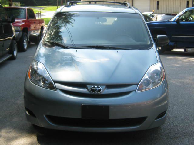 2008 Toyota Sienna XLE Leather Sunroof And DVD