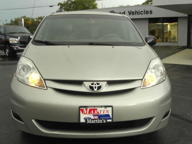 2008 Toyota Sienna X