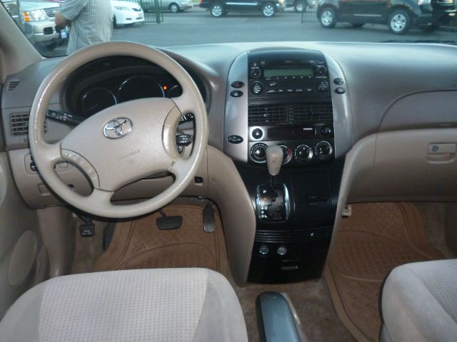 2008 Toyota Sienna X