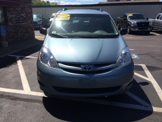 2008 Toyota Sienna XLE Leather Sunroof And DVD