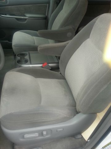 2008 Toyota Sienna XLE Leather Sunroof And DVD