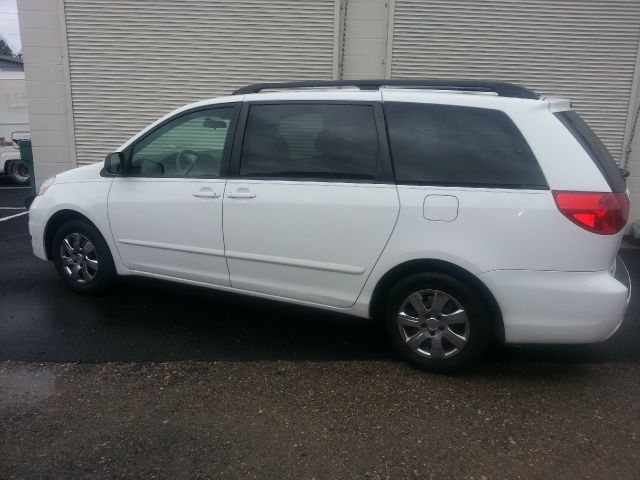 2008 Toyota Sienna XLE Leather Sunroof And DVD