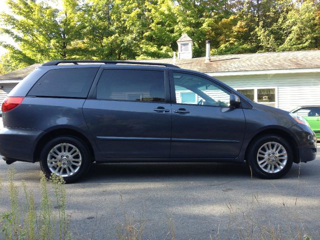 2008 Toyota Sienna FX35 AWD