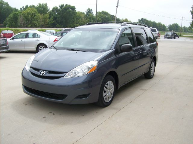 2008 Toyota Sienna XLE Leather Sunroof And DVD