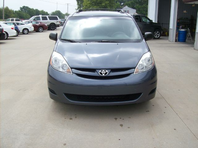 2008 Toyota Sienna XLE Leather Sunroof And DVD