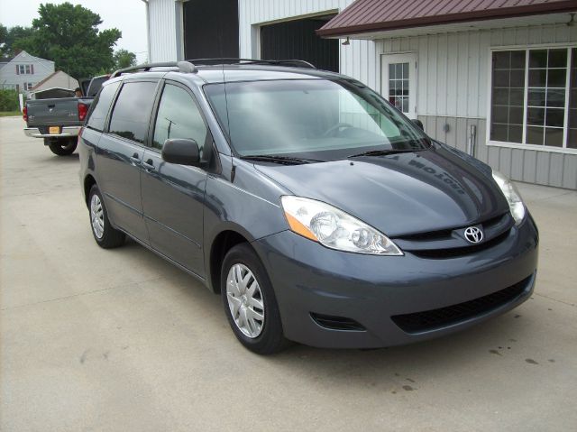 2008 Toyota Sienna XLE Leather Sunroof And DVD