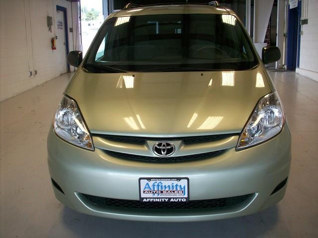 2009 Toyota Sienna SEL Sport Utility 4D
