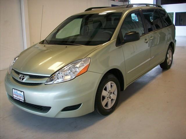 2009 Toyota Sienna SEL Sport Utility 4D