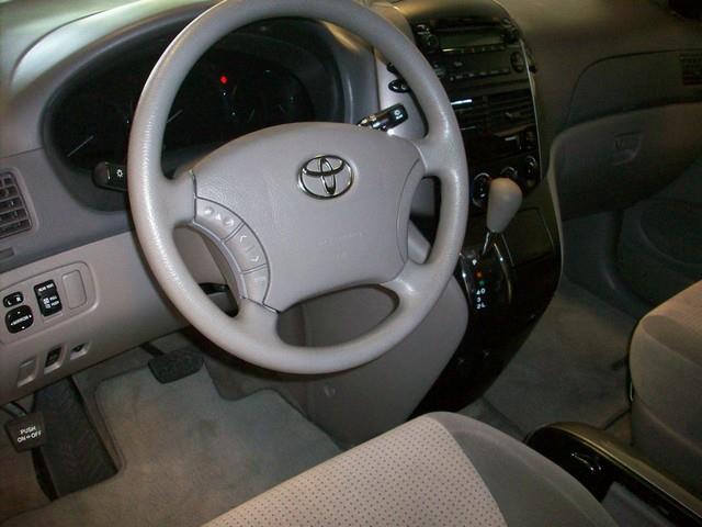 2009 Toyota Sienna SEL Sport Utility 4D