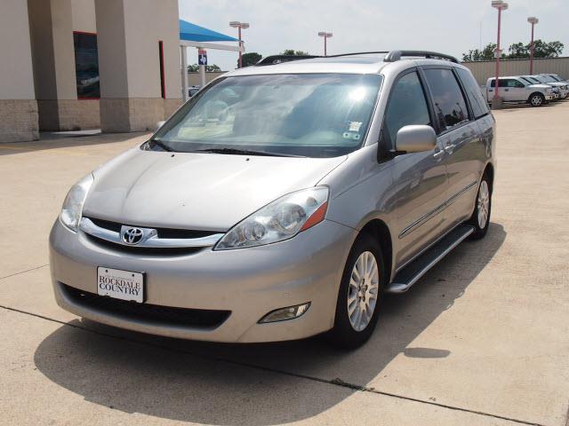 2009 Toyota Sienna SLT 25
