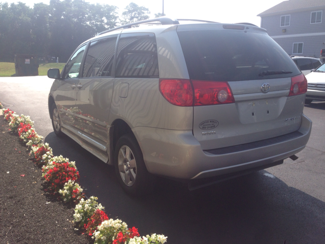 2010 Toyota Sienna SXT Ext Cab